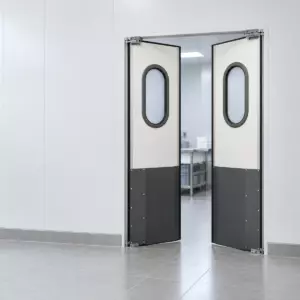 Жесткая маятниковая распашная дверь двустворчатая из сэндвич панелей 280*140
