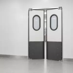 Жесткая маятниковая распашная дверь двустворчатая из сэндвич панелей 240*170